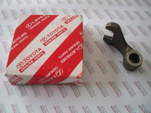 LEVA SELECTORA 3RA 4TA HILUX/SW4 2016-2020 ORIGINAL