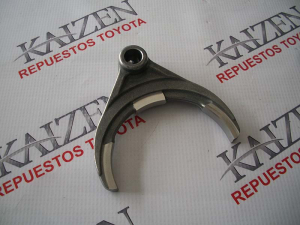 HORQUILLA CAMBIO M/ATRAS HILUX/SW4 2016-2020 ORIGINAL